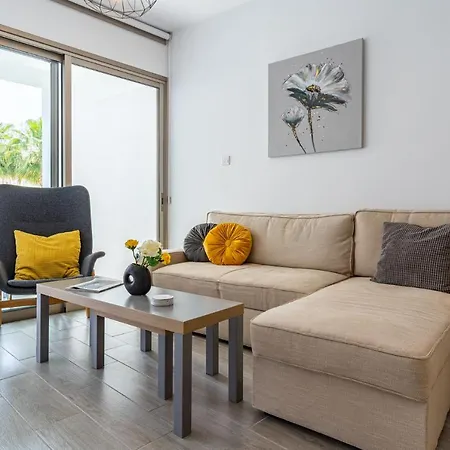 Honey 1-bedroom In Apartment *