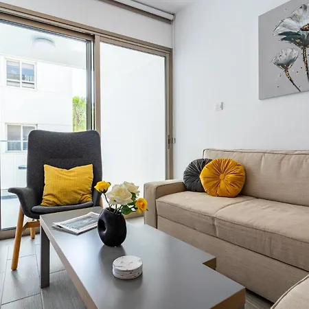 Honey 1-bedroom In Apartment *